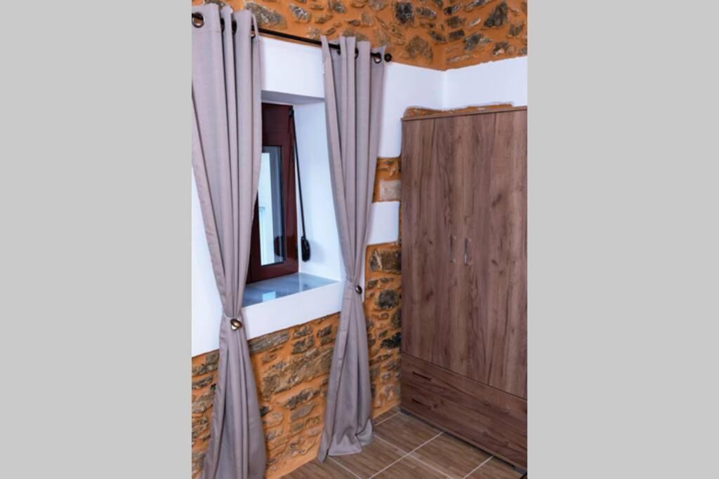 Paraspori Traditional Home With View Екстериор снимка